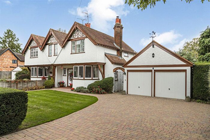 3 Bedroom Semi-detached House For Sale In High Street, Hurley, SL6