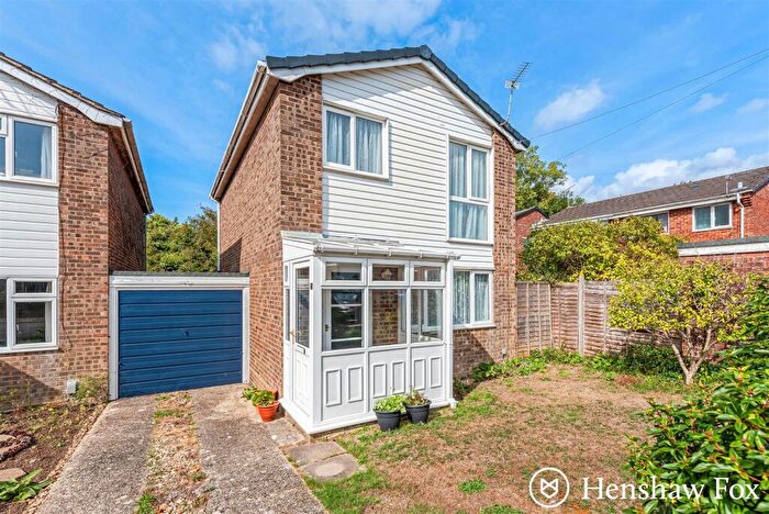 3 Bedroom Link Detached House For Sale In Mead Close, Halterworth, Romsey, Hampshire, SO51