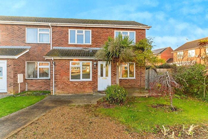 3 Bedroom Semi-Detached House For Sale In Birch Road, Stamford, PE9