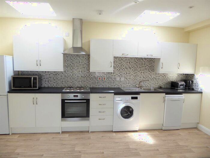 1 Bedroom Flat To Rent In Woodley Close, Tooting, SW17