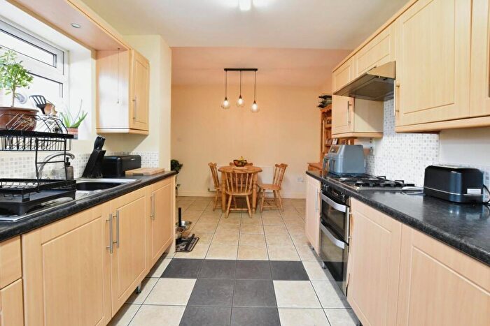3 Bedroom Semi-Detached House For Sale In Skippingdale Road, Scunthorpe, DN15