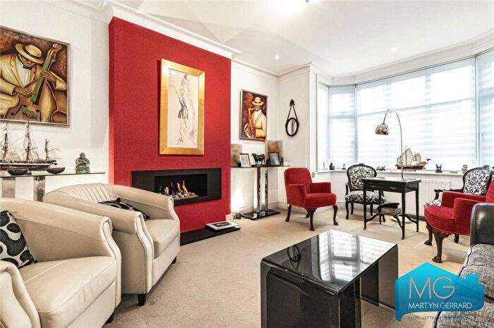 4 Bedroom Detached House For Sale In Beechwood Avenue, London, N3