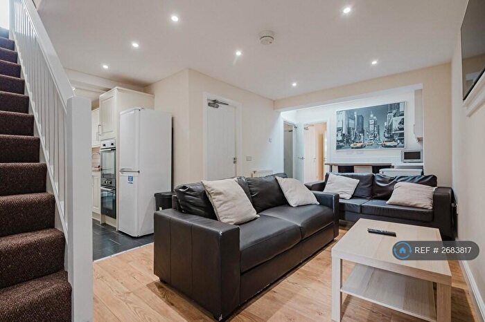 7 Bedroom Terraced House To Rent In Redshaw Close, Manchester, M14