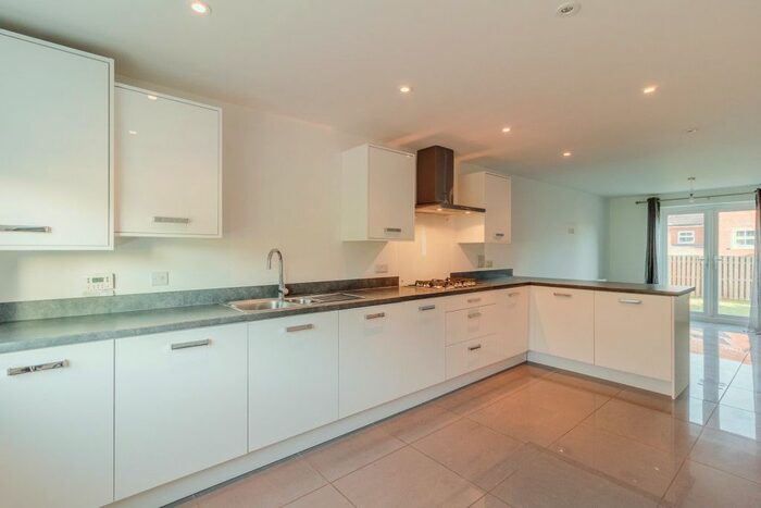 6 Bedroom Detached House To Rent In Avocet Road, Hemel Hempstead, HP3