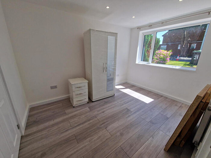 Flat To Rent In Wensleydale, Luton, LU2