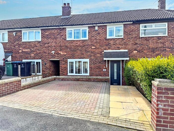 3 Bedroom Town House For Sale In Dene Grove, Silsden, BD20