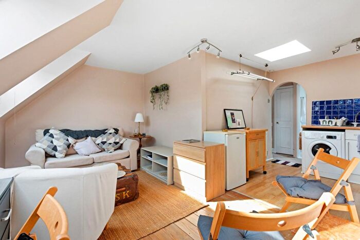 1 Bedroom Flat To Rent In Greyhound Road, Hammersmith, London, W6