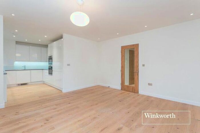 2 Bedroom Flat To Rent In Dancastle Court, Arcadia Avenue, London, N3