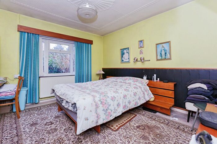 2 Bedroom Bungalow For Sale In The Fairway, Blaby, Leicester, Leicestershire, LE8