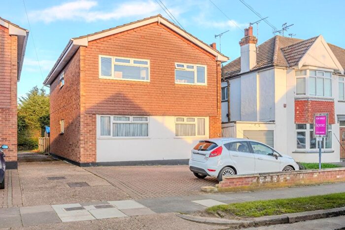 2 Bedroom Flat For Sale In Canvey Road, Leigh-On-Sea, SS9