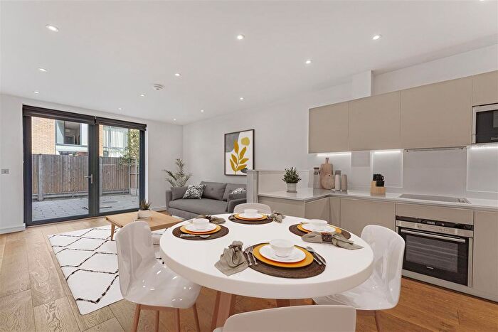 4 Bedroom Property To Rent In Calvert Road, Greenwich, SE10