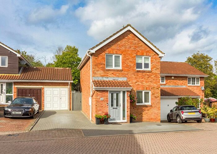 3 Bedroom Detached House For Sale In Byward Close, Milton Keynes, MK14
