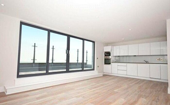 1 Bedroom Flat To Rent In Lower Richmond Road, London, TW9