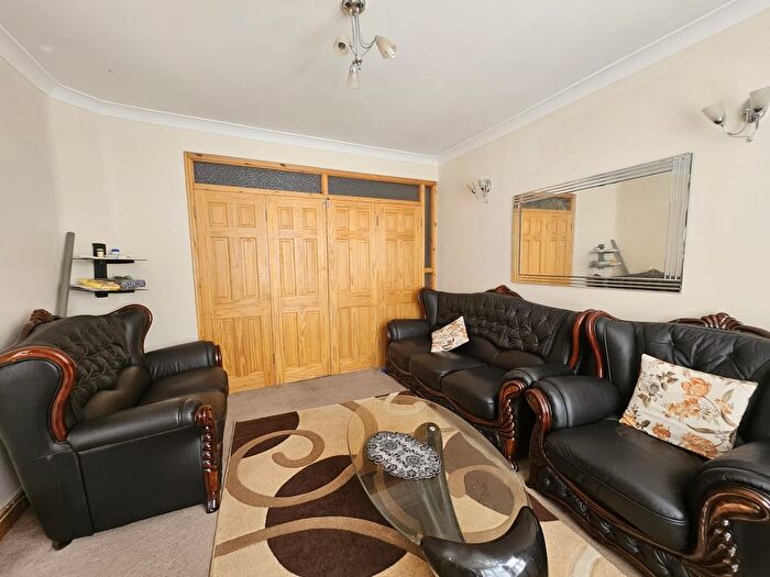 5 Bedroom Terraced House To Rent In Lonsdale Avenue, London, E6