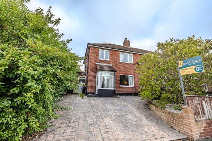 3 Bedroom Semi-detached House For Sale In Rockwood Hill Estate, Greenside, Ryton, NE40