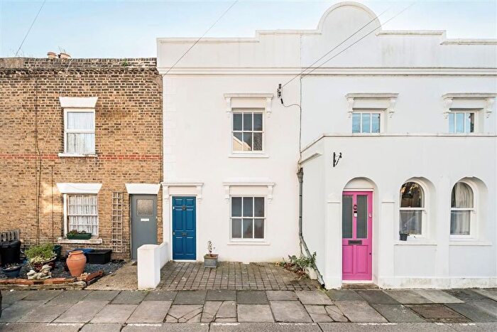 2 Bedroom Property For Sale In School House Lane, Teddington, TW11