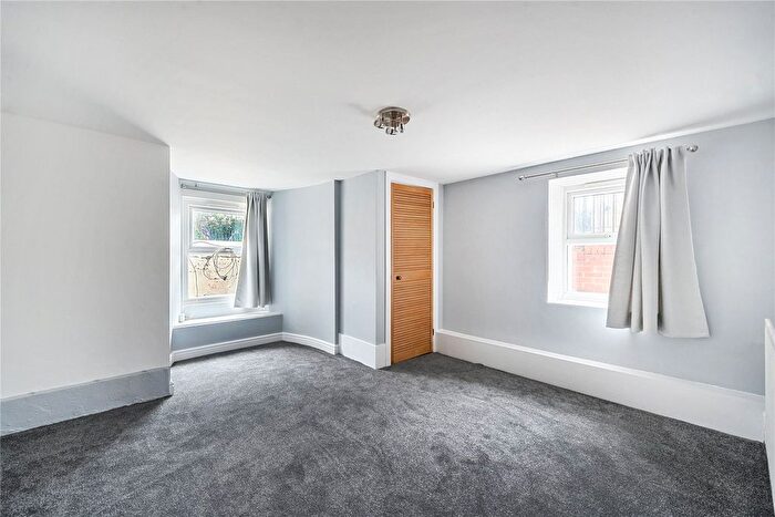 1 Bedroom Studio For Sale In Temple Road, Epsom, KT19