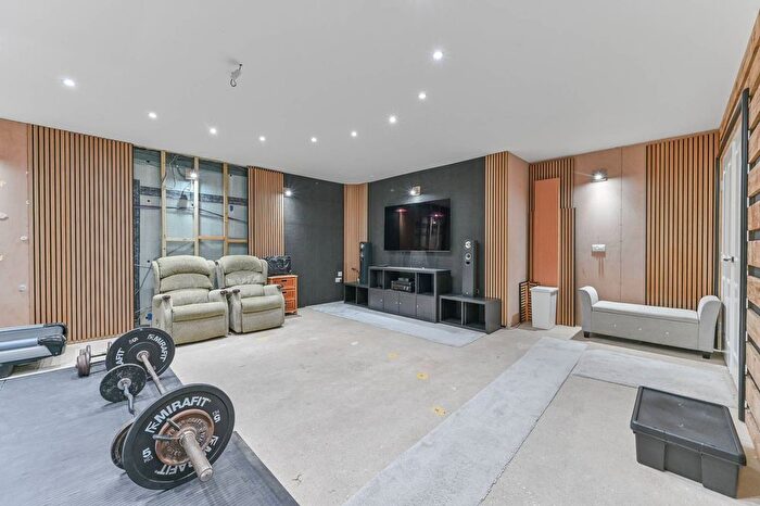 4 Bedroom Detached House For Sale In Norbury Avenue, Norbury, London, SW16