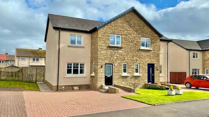 3 Bedroom Semi-Detached Villa For Sale In Langholm View, Ochiltree, KA18