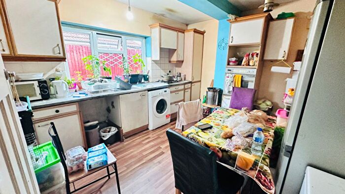 3 Bedroom Semi-Detached House To Rent In Chaplin Road, Wembley, HA0