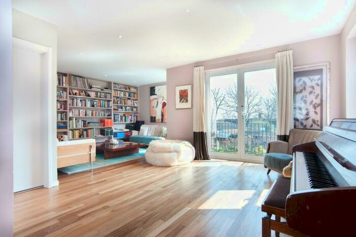 4 Bedroom Town House To Rent In Lyndhurst Road, Hampstead, NW3
