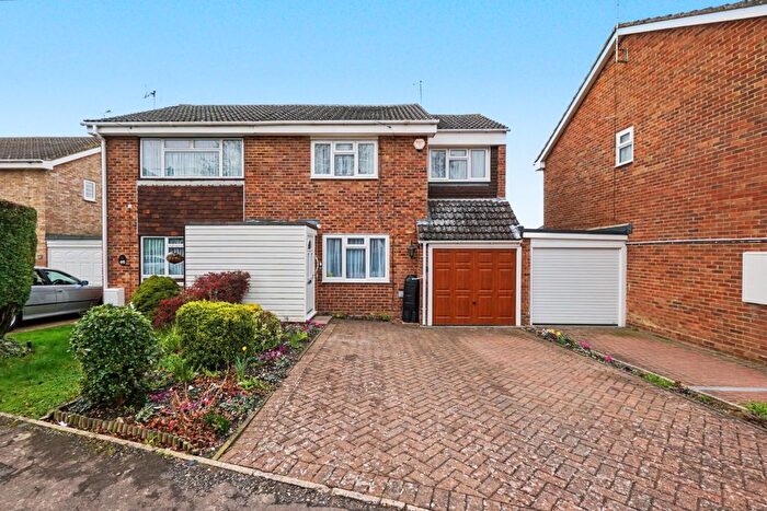 3 Bedroom Semi-Detached House For Sale In Nightingale Close, Rainham, ME8