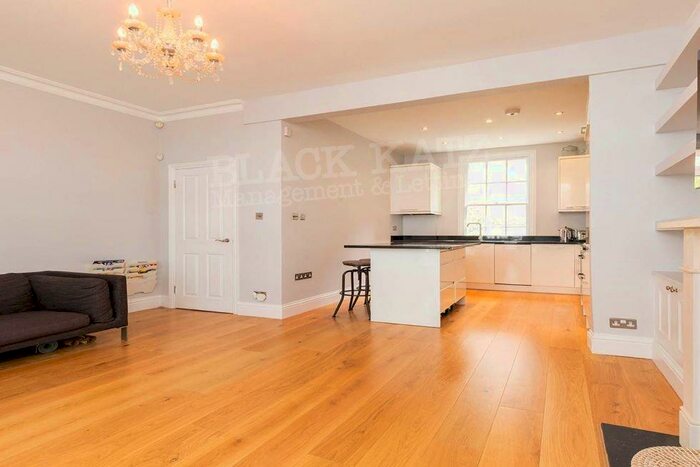 3 Bedroom Flat To Rent In Jamestown Road, NW1