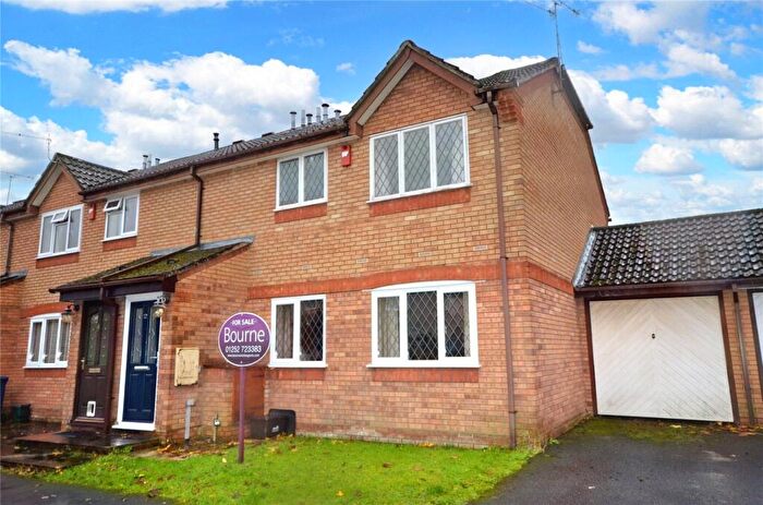 2 Bedroom Maisonette For Sale In Stockwood Way, Farnham, Surrey, GU9