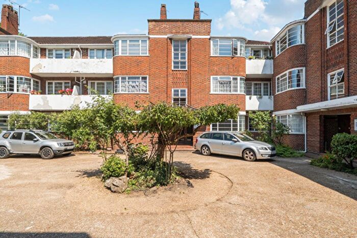 2 Bedroom Flat For Sale In Kingston Upon Thames, London, KT1