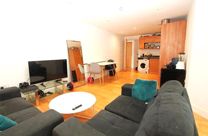2 Bedroom Flat To Rent In Vernon Rise, London, WC1X