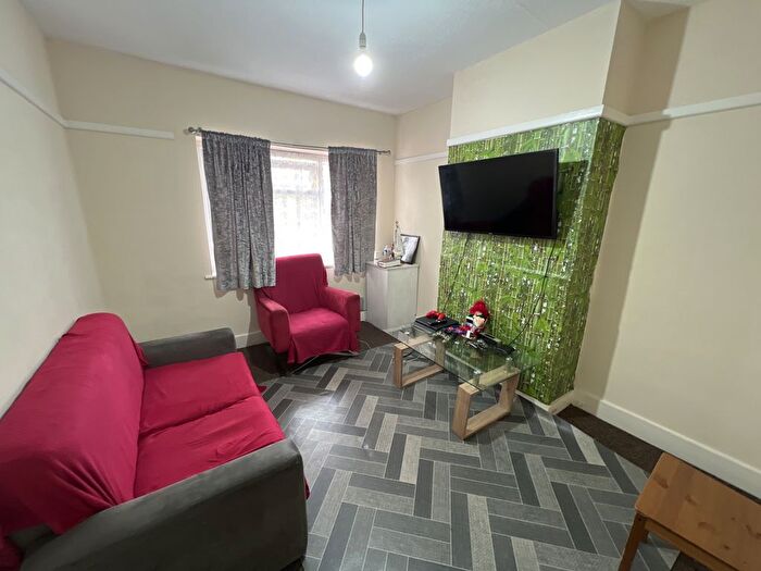2 Bedroom Flat To Rent In Dawley Road, Hayes, Middelsex, UB3