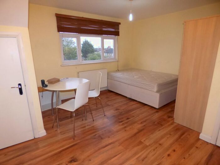 Studio To Rent In Barkingside High Street, Barkingside, IG6