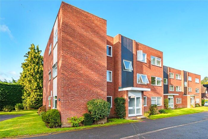 2 Bedroom Apartment To Rent In Horsell, Woking, GU21