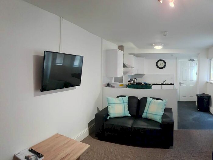 6 Bedroom Property To Rent In Rhyddings Terrace, Brynmill, Swansea, SA2