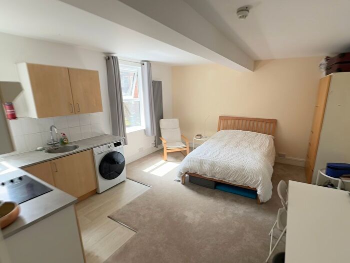 Studio To Rent In St George's Square, London, SW1V