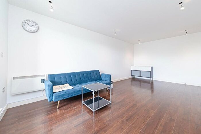 3 Bedroom Flat To Rent In Yeoman Street, Surrey Quays, SE8