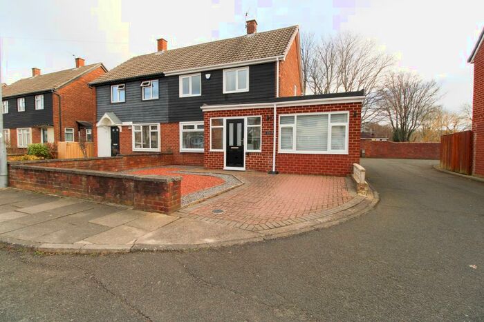 3 Bedroom House To Rent In Bede Crecent, Washington Village, NE38