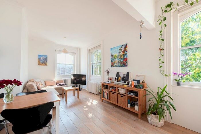 2 Bedroom Flat To Rent In College Crescent, London, NW3