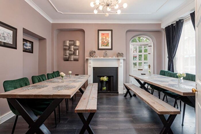 7 Bedroom End Of Terrace House For Sale In Rosedale House, Pottergate, Richmond, DL10