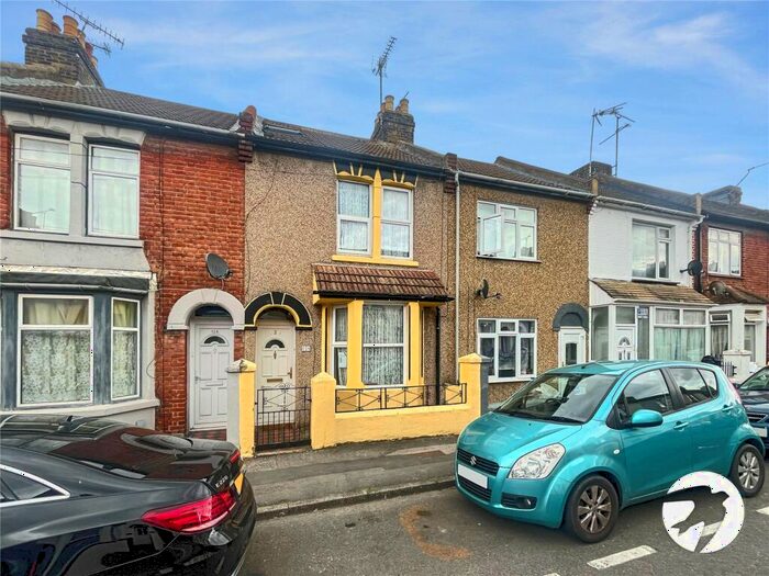 4 Bedroom Terraced House To Rent In Livingstone Road, Gillingham, Kent, ME7