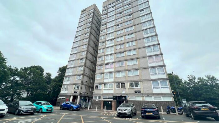 2 Bedroom Flat To Rent In The Oaks, London, SE18