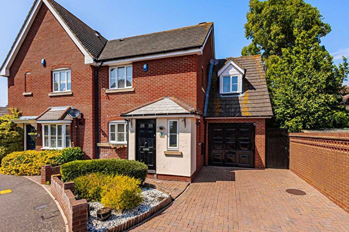 3 Bedroom Semi Detached House For Sale In Victory Lane, Rochford, SS4