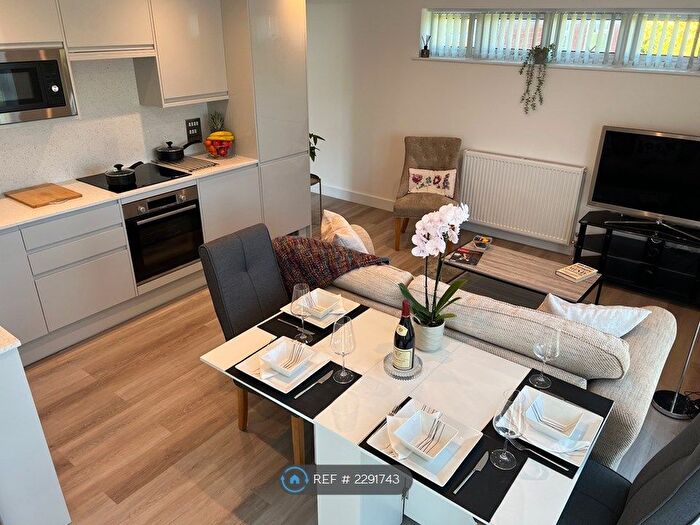 2 Bedroom Flat To Rent In Datchet, Windsor, SL3