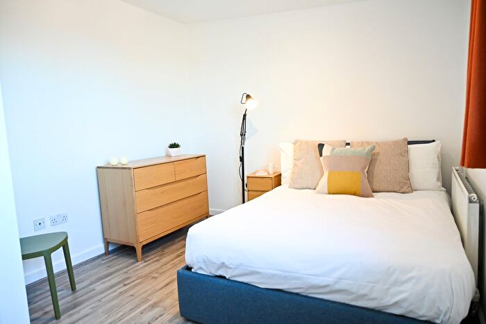 3 Bedroom Flat To Rent In Kentish Town Road, London, NW1