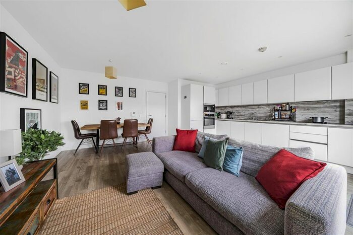 2 Bedroom Flat To Rent In Gothenburg Court, Surrey Quays, SE8