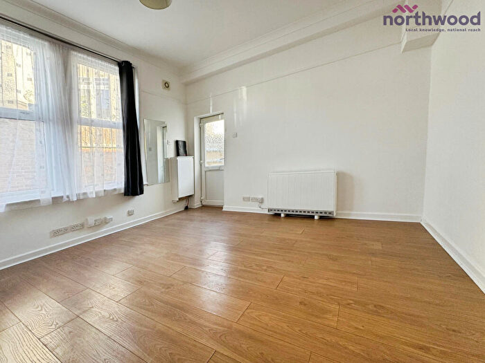 1 Bedroom Flat To Rent In Arthur Road, SO15