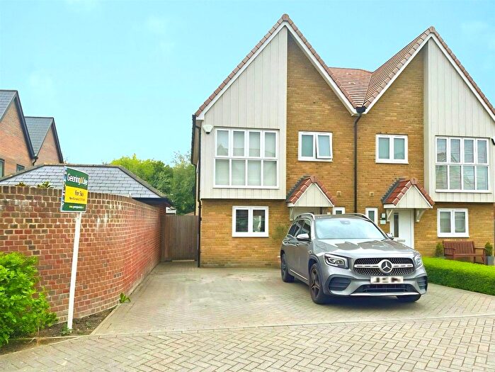 3 Bedroom Semi Detached House For Sale In Ruben Crescent, New Romney, Kent, TN28