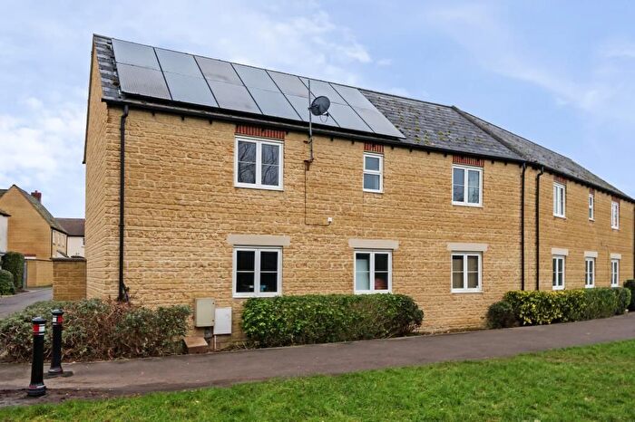 2 Bedroom Flat To Rent In Harvest Bank, Carterton, OX18