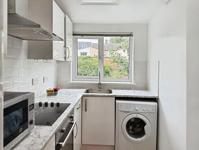 1 Bedroom Flat To Rent In Windsor Road, Forest Gate, London, E7