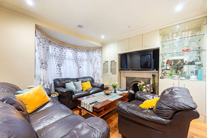 4 Bedroom Semi Detached House For Sale In Whitton Avenue West, Greenford, UB6